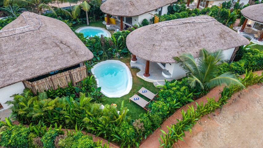 Vaas Mallai by ELIVAAS | Pet-friendly 2-Room Suite With Private Garden, Sit out, & Plunge Pool | 15 Mins from Panch Ratnas