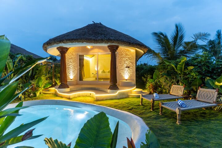 Vaas Mallai by ELIVAAS | 1 Suite With Private Garden, Sit out, & Plunge Pool | 15 Mins from Panch Ratnas