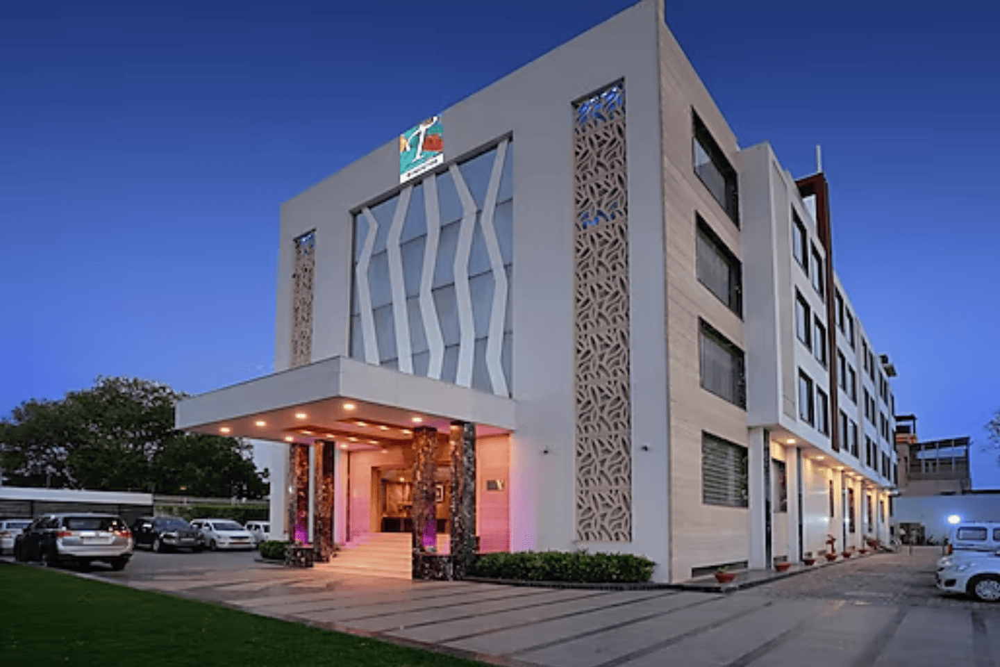 Wingston A Treehouse Hotel - Goverdhan