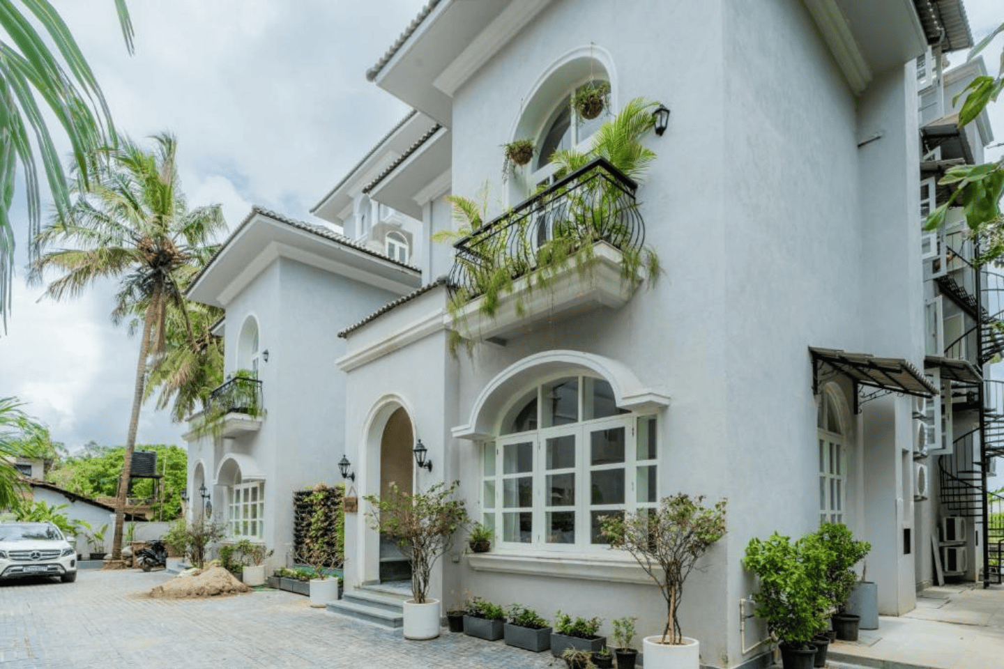 ELIVAAS Vacasa - Pet Friendly 5BHK Villa with Private Pool Near Candolim (Comp Breakfast)