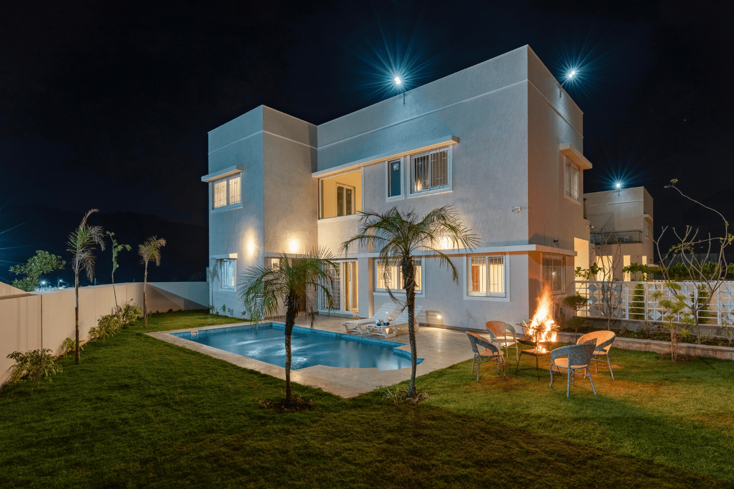 ELIVAAS Shourya - Luxurious 3BHK with Pvt. Swimming Pool