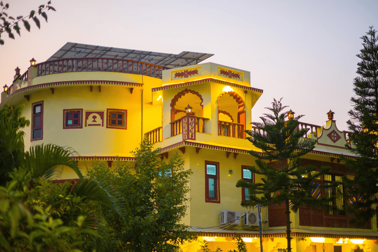 Alaya Stays Abhimanyu Mansion Sapphire