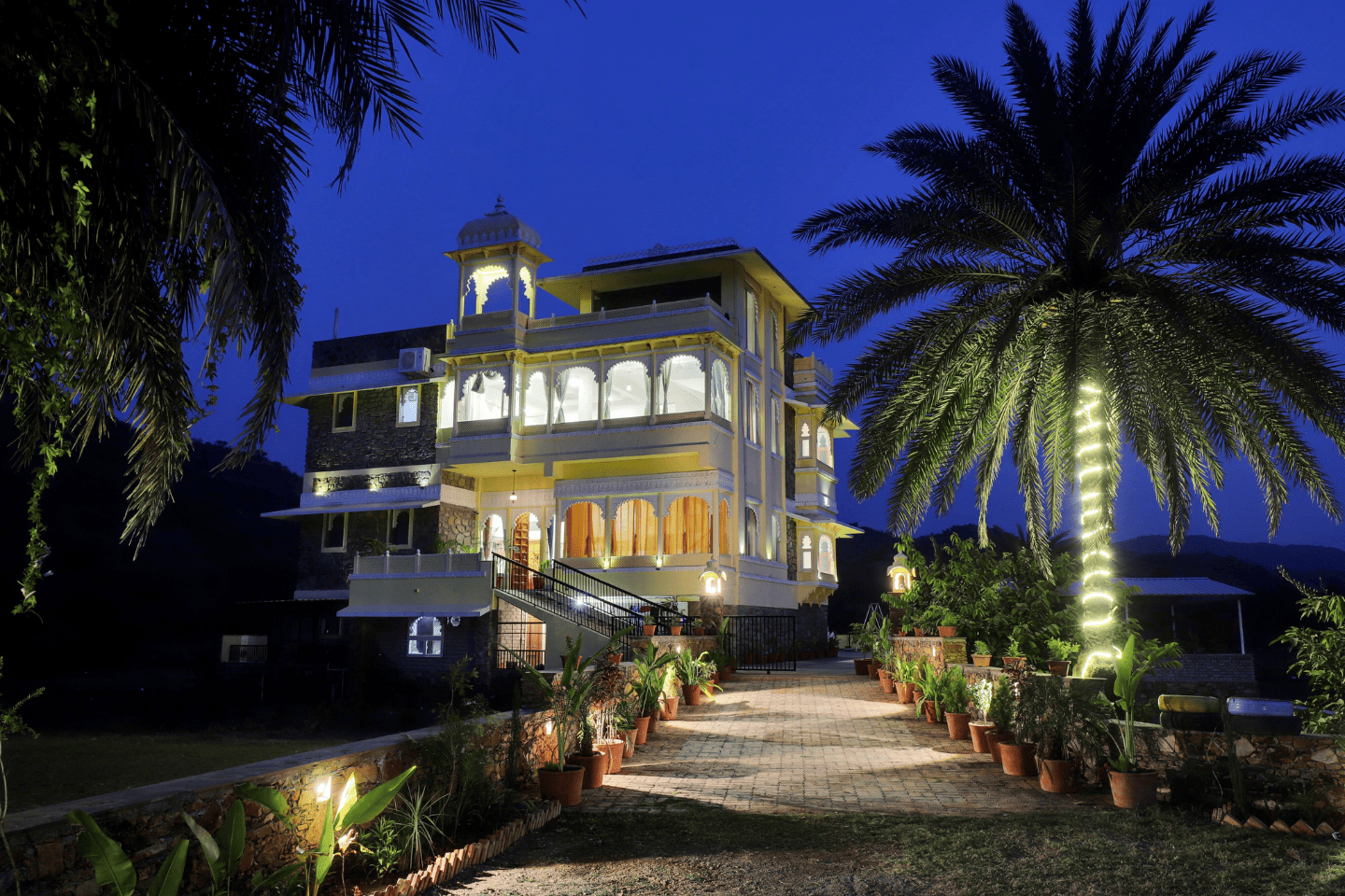 ELIVAAS Ara Valley - Luxurious 6BHK Villa with Private Pool